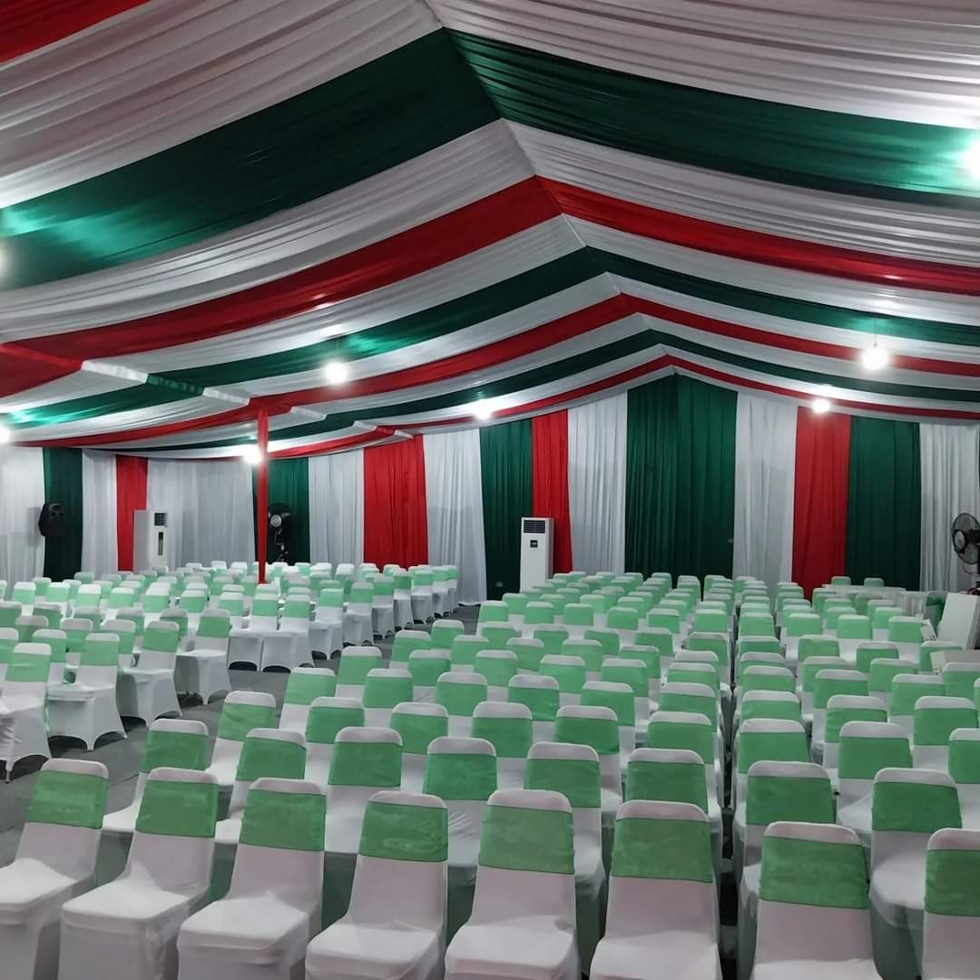 Sewa Bangku Pesta Terbaik 2025 – Lengkap, Murah, & Elegan untuk Semua Acara