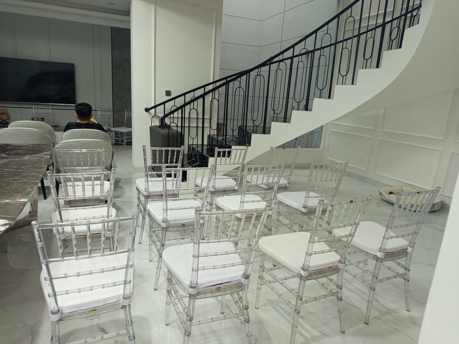 Sewa Kursi Tiffany – Kursi Elegan untuk Pernikahan & Event Resmi