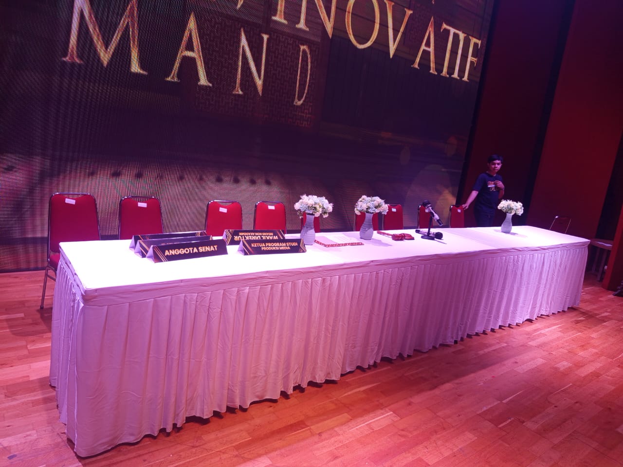 Sewa Taplak Meja Terdekat Jakarta 2025 – Pilihan Warna Lengkap & Ukuran Fleksibel untuk Acara Anda