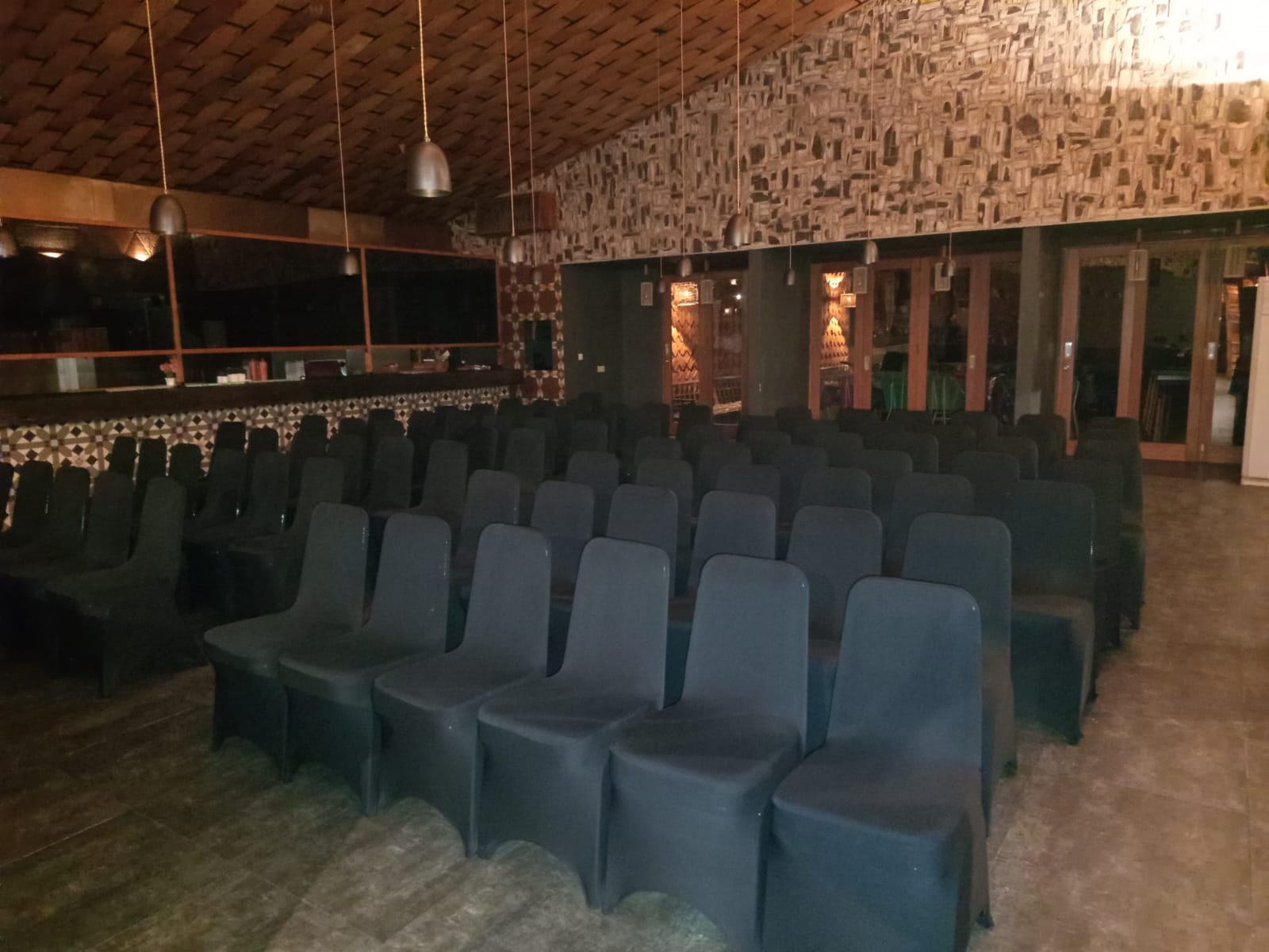 Sewa Bangku Terbaik 2025 – Solusi Lengkap untuk Acara di Seluruh Jabodetabek