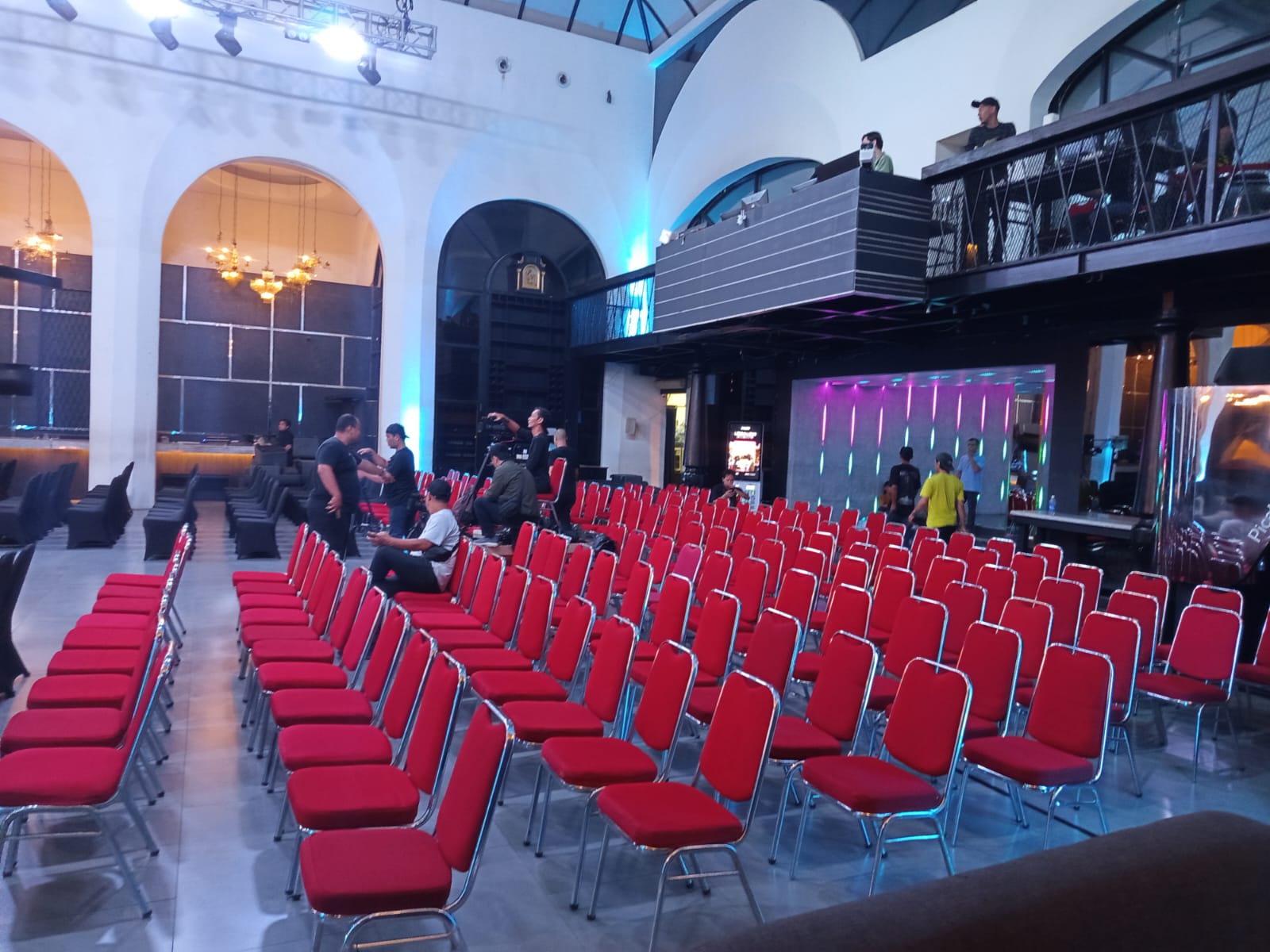 Sewa Kursi Futura Terbaik 2025 – Elegan, Nyaman & Siap untuk Berbagai Acara